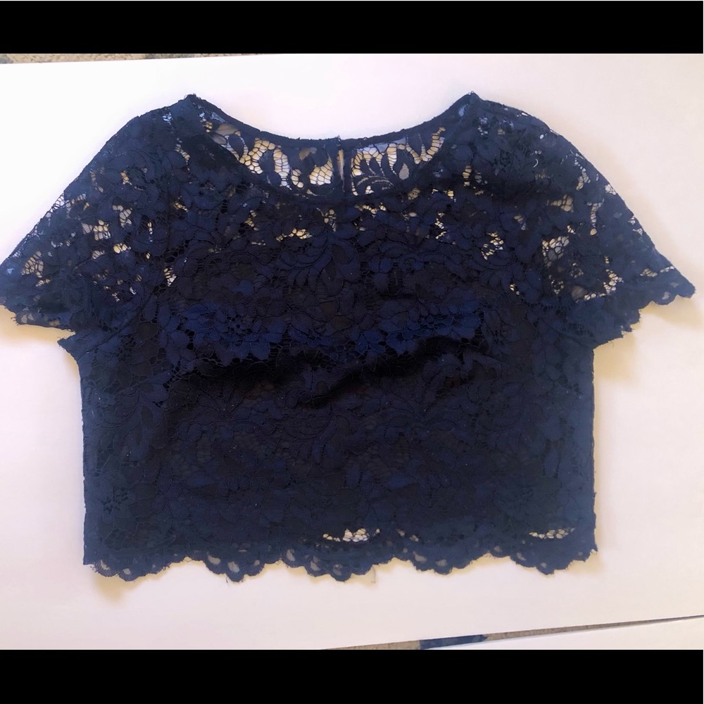 BB Dakota lace crop top